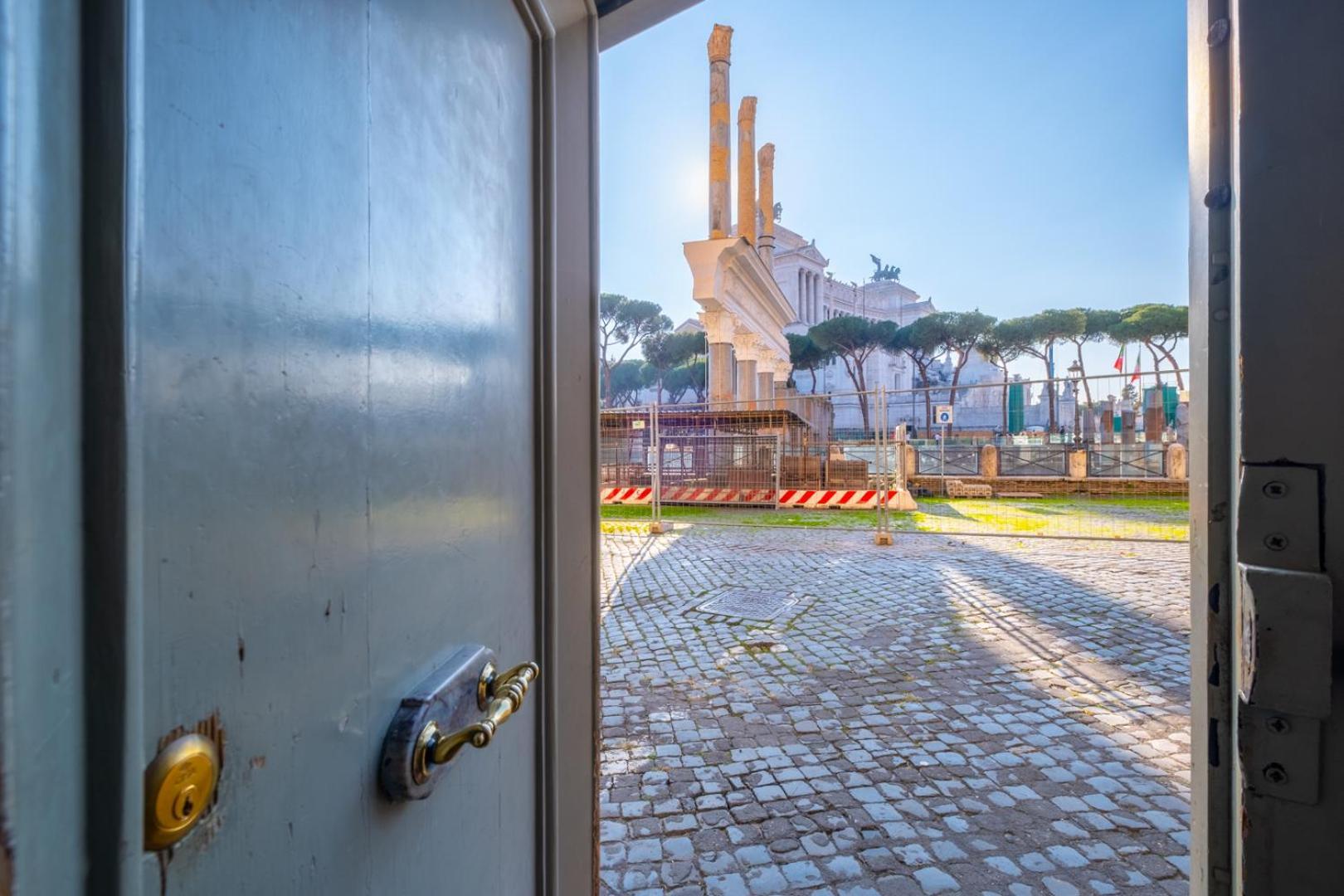 Elegant And Luxury Apartment @Altare Della Patria Rome Bagian luar foto