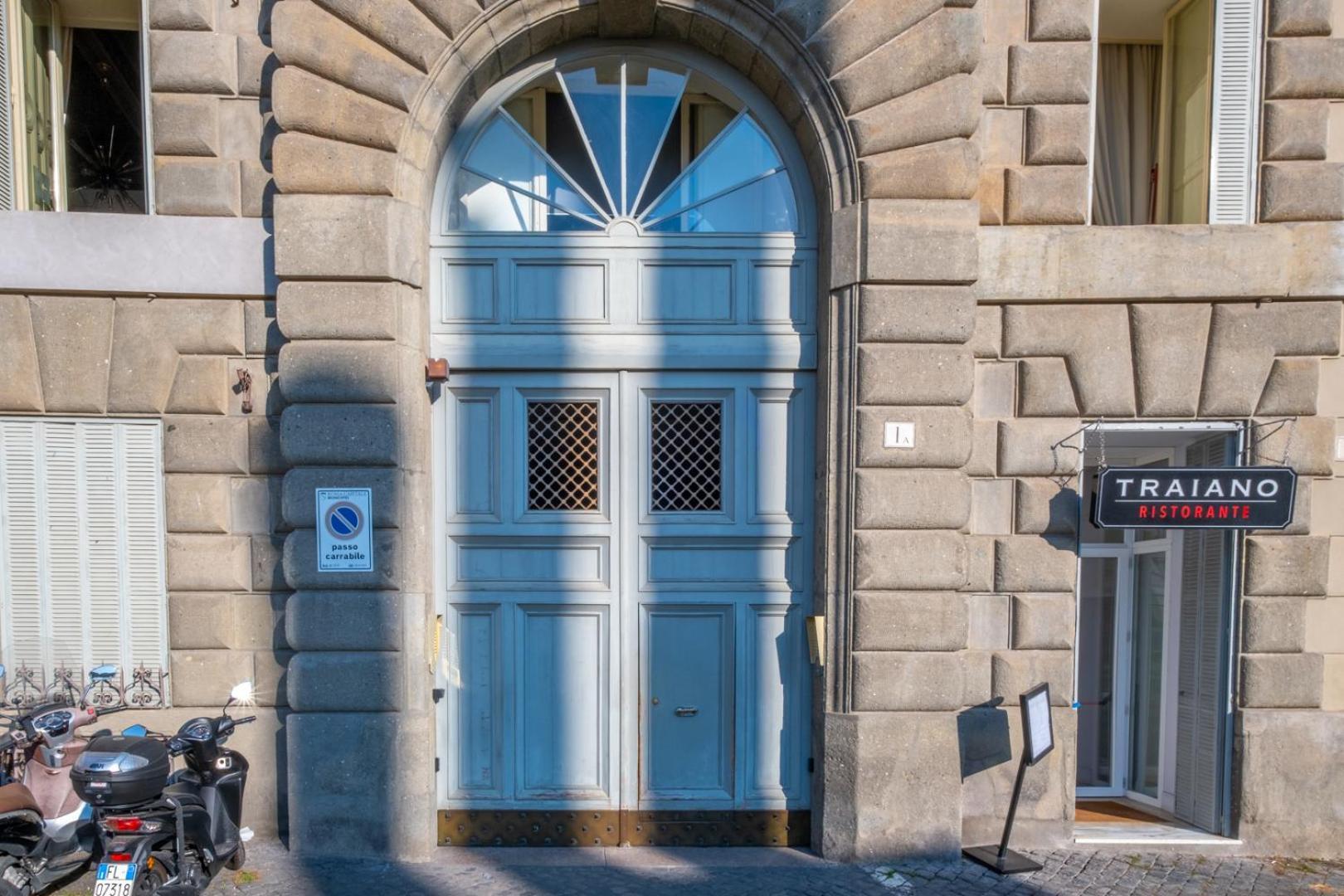 Elegant And Luxury Apartment @Altare Della Patria Rome Bagian luar foto